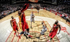 九游体育APP-灰熊踏平快船，霍勒迪成为关键先生