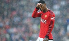 九游游戏-曼联球员状态下滑，球迷担忧战绩下滑