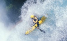 九游app下载-赛道奇迹夜，周冠宇点燃赛场，迈凯伦逆转红牛二队