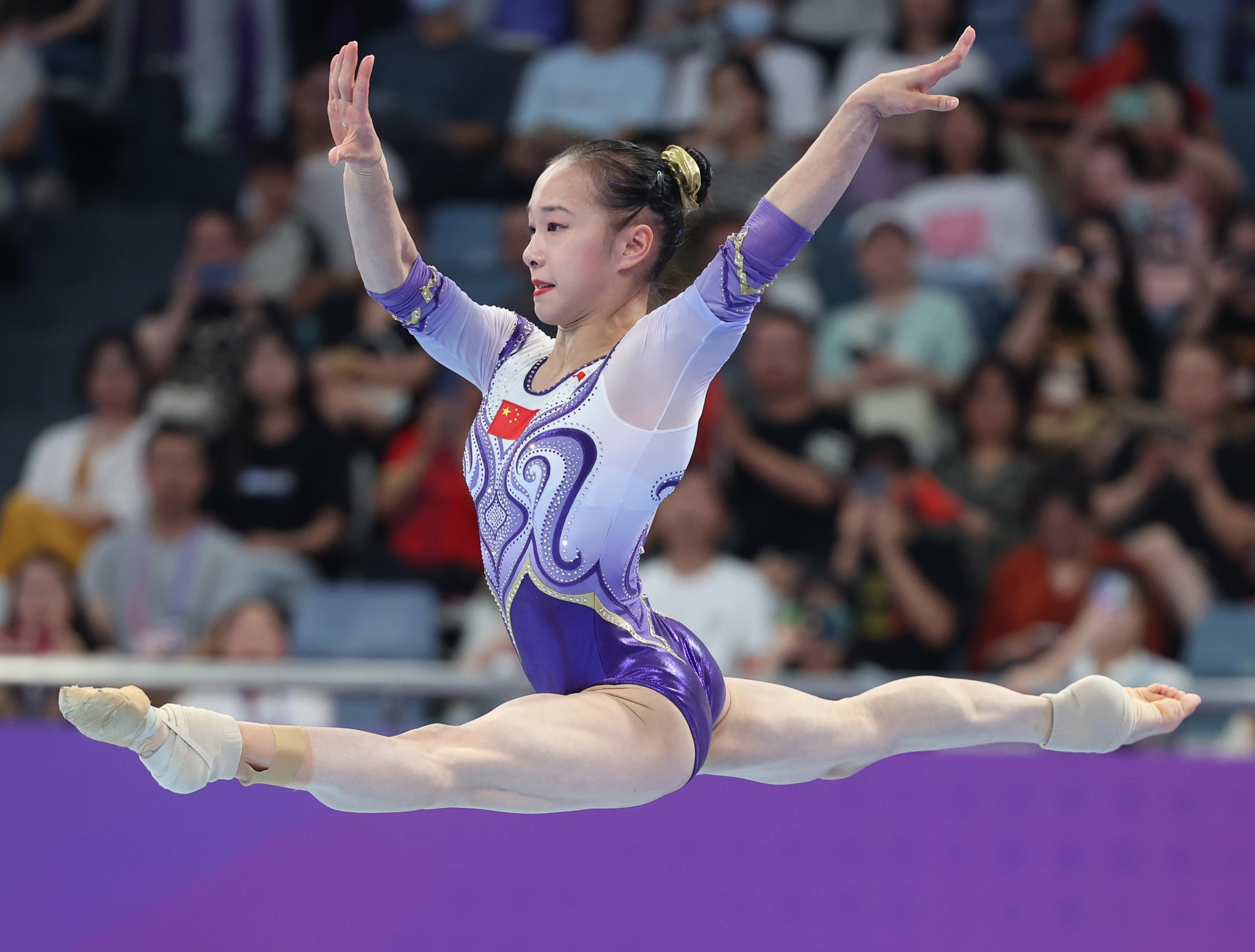 包含体操舞台:选手动作柔和,展现柔韧身姿的词条 包含体操舞台:选手动作柔和,展现柔韧身姿的词条