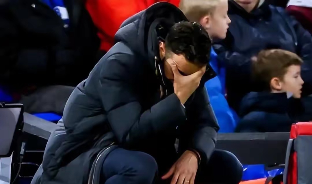 曼联球员状态下滑,球迷担忧战绩下滑 曼联球员状态下滑,球迷担忧战绩下滑