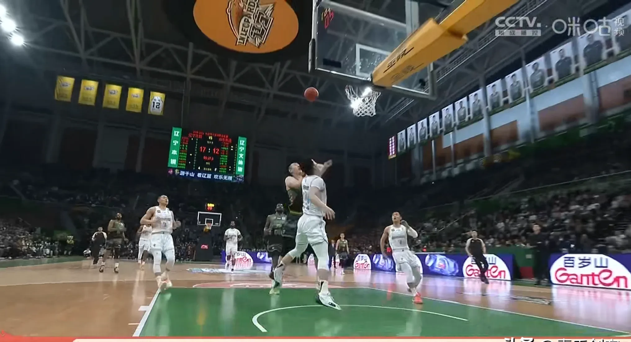 辽宁队在体育馆内迎战对手,赢得比赛的胜利的简单介绍 辽宁队在体育馆内迎战对手,赢得比赛的胜利的简单介绍