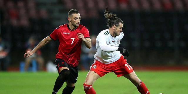 冰岛队在挑战阿尔巴尼亚队时全力以赴