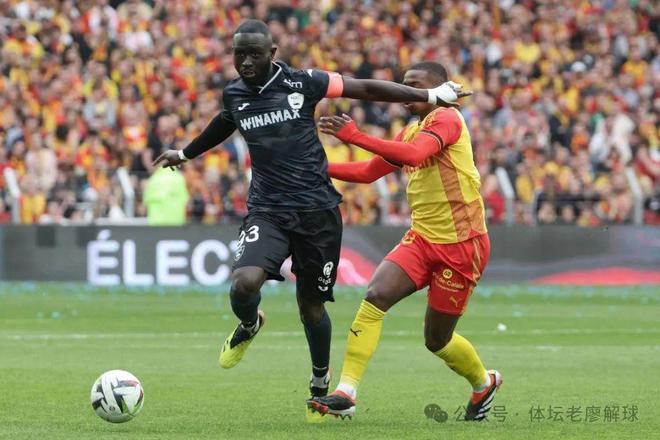 包含梅斯队在法国足球联赛中表现出色，赢得胜利的词条