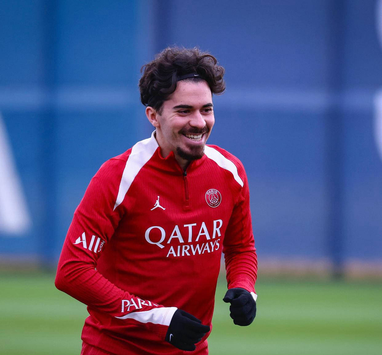 包含摩纳哥客场逆袭，战绩稳定保持积分优势的词条