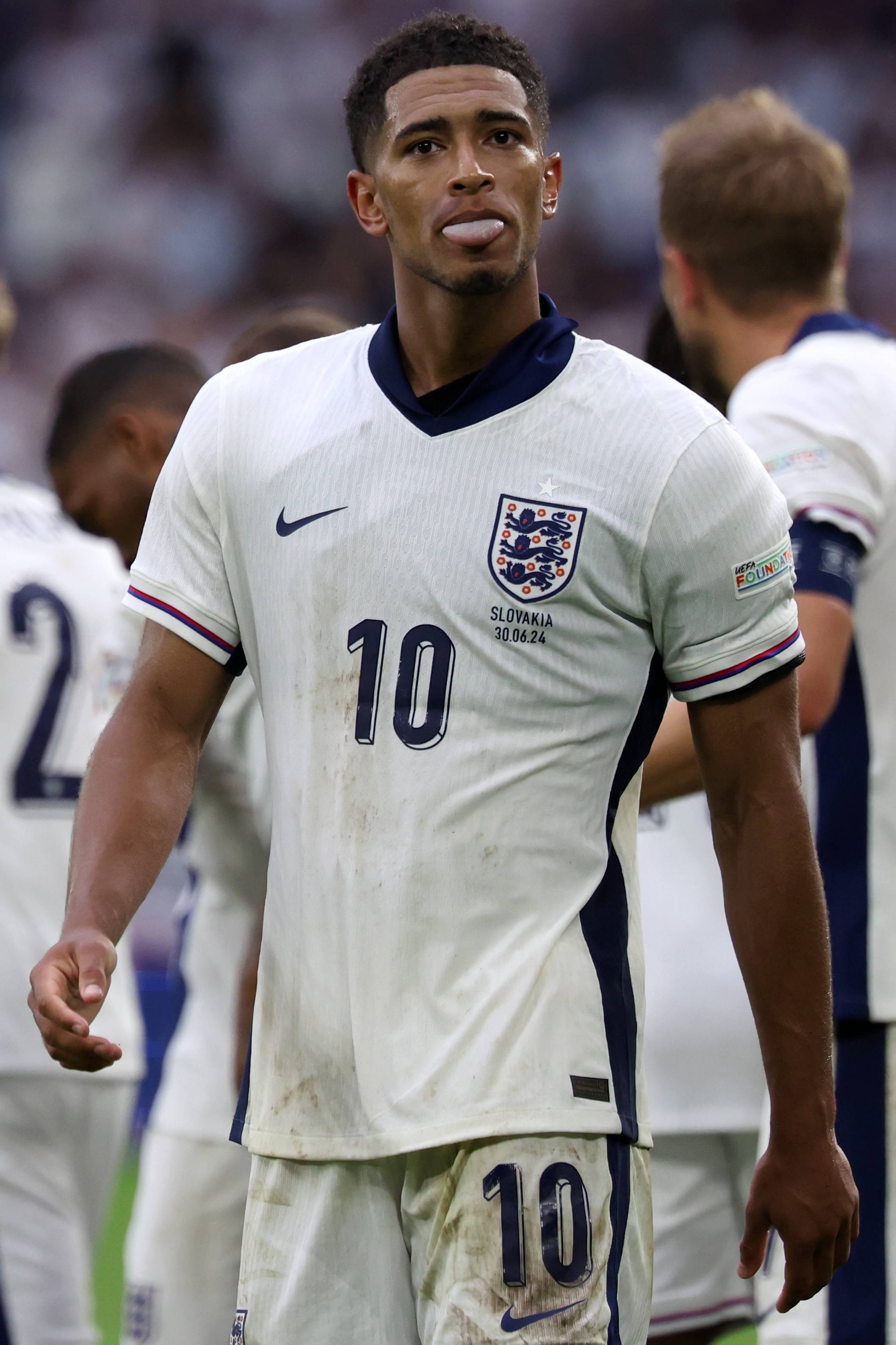 英格兰队凭借全队合作晋级半决赛的简单介绍