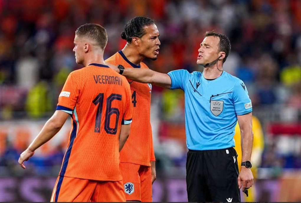 英格兰队凭借全队合作晋级半决赛的简单介绍