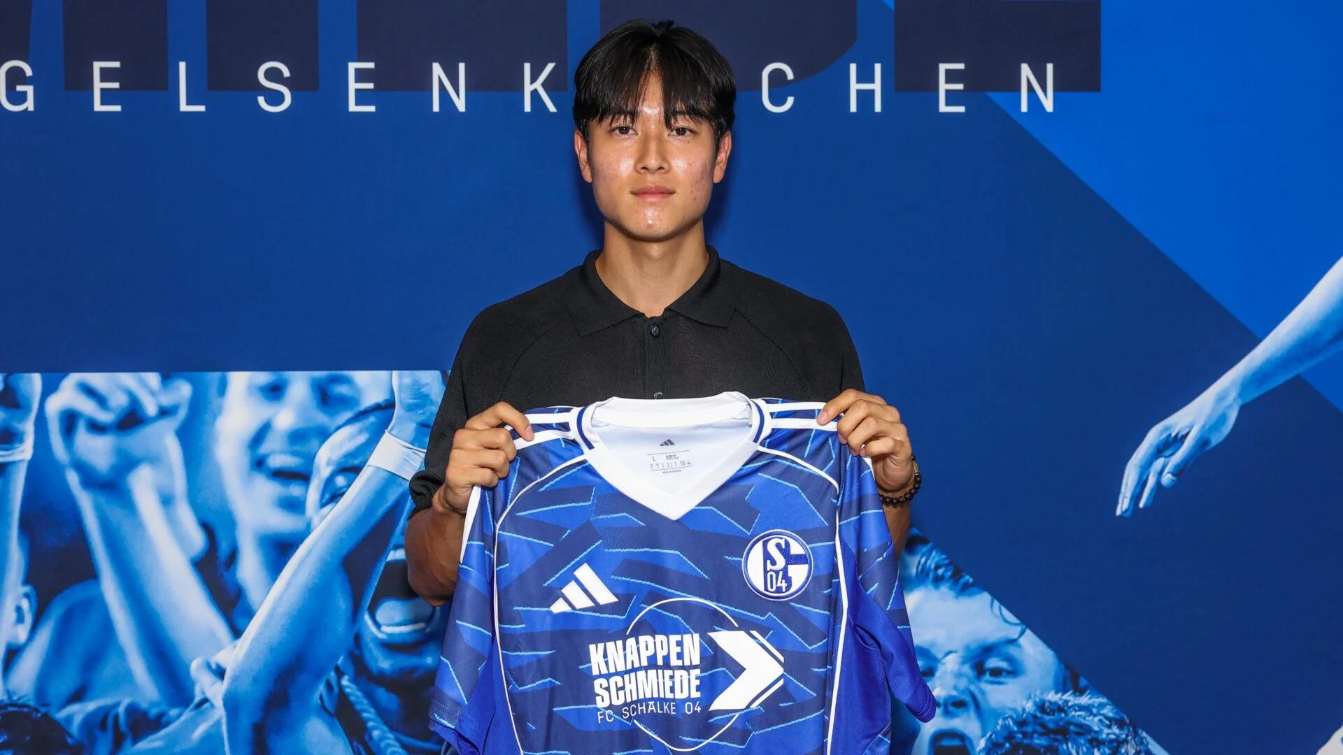 沙尔克边锋通过社交媒体表达对球队的热爱