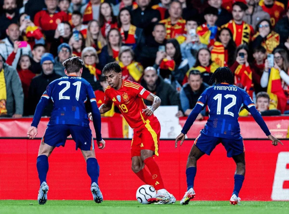 欧国联表现亮眼：球员奋力拼搏的简单介绍