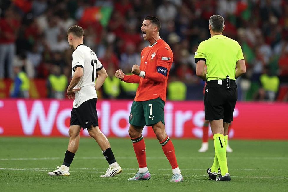 关于欧国联比赛精彩瞬间回顾，球迷热议纷纷的信息