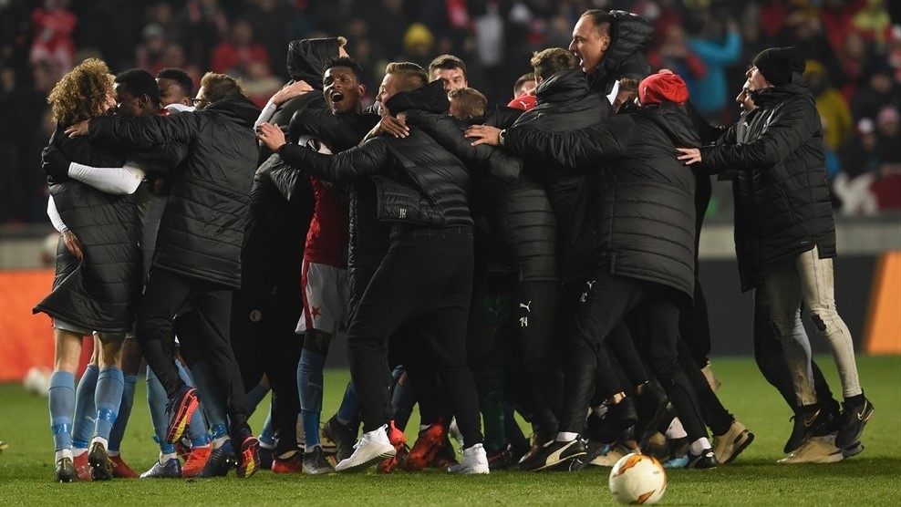 包含法国逆转塞维利亚，阿奎罗一己之力扛起全队的词条