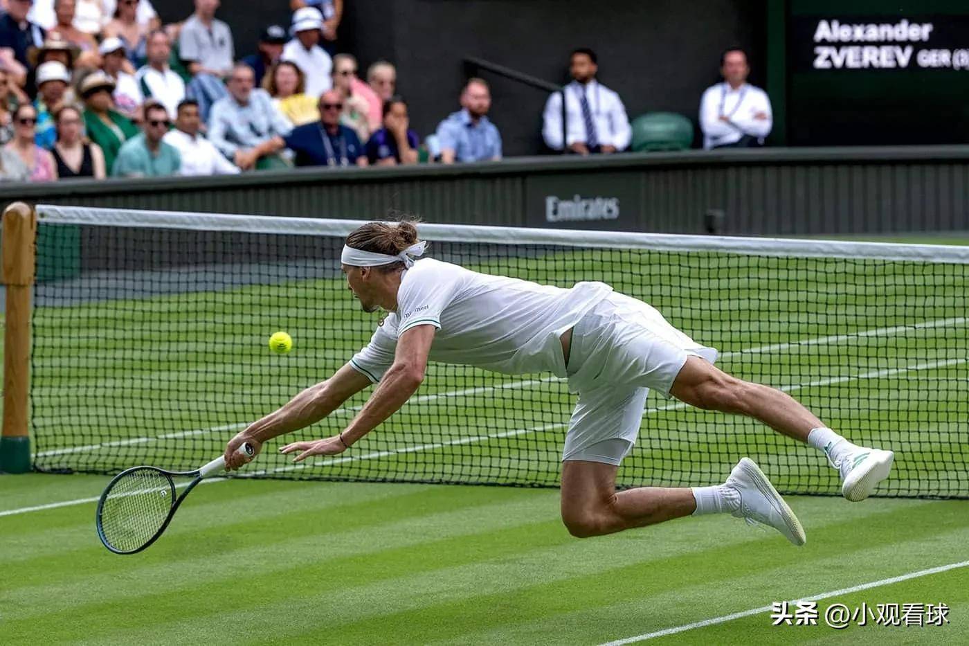 美国网球队爆冷西班牙网球队，兹维列夫制霸全场的简单介绍