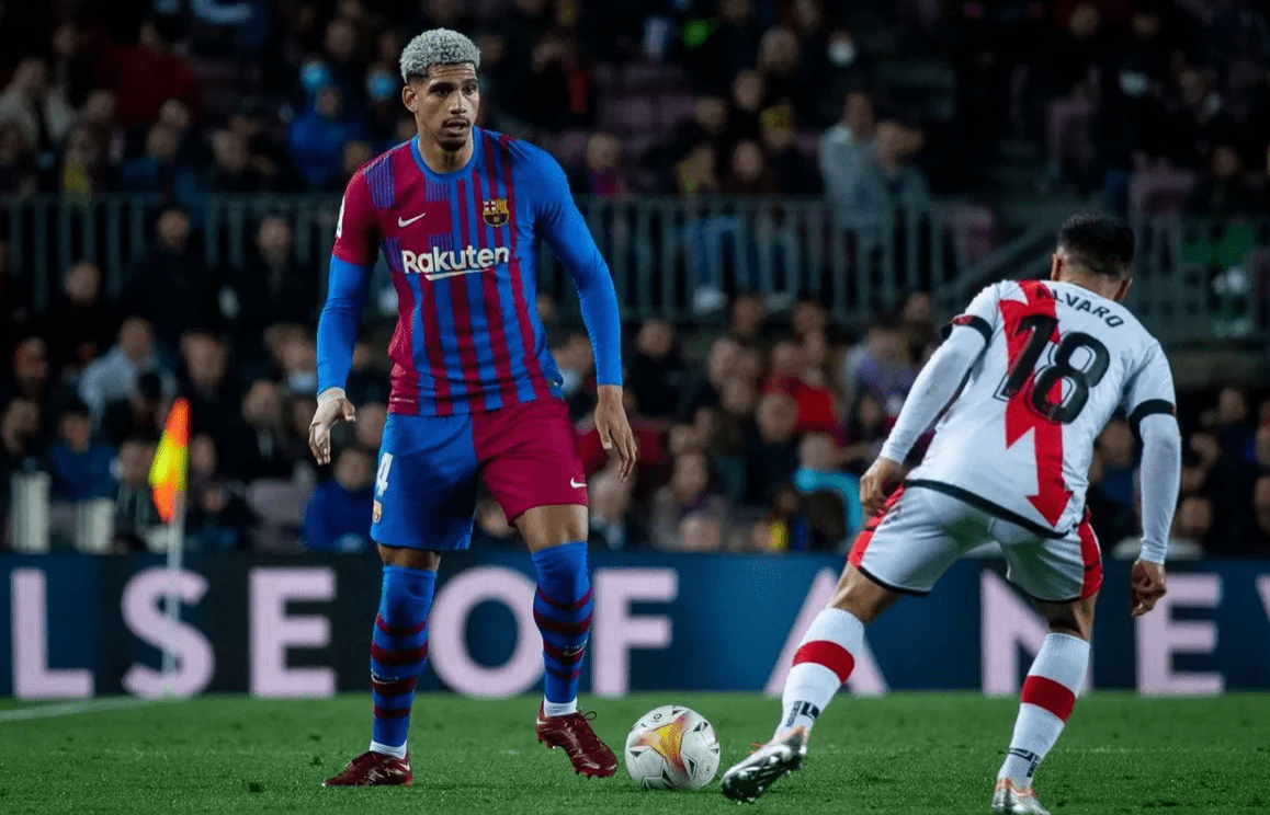 包含塞尔塔维戈客场大胜，豪取三分提升排名的词条