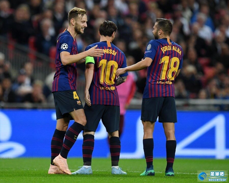 包含巴塞罗那前锋奉献帽子戏法，助球队横扫对手的词条