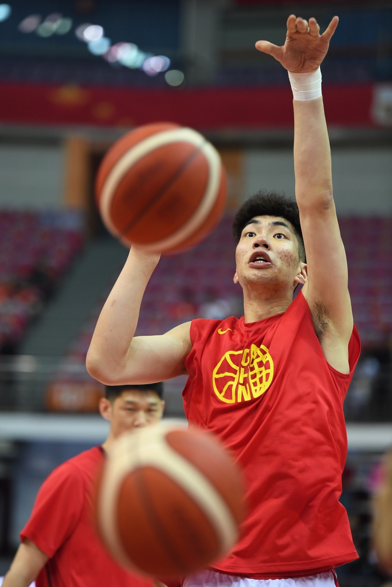 包含亚洲杯篮球锦标赛开幕，新秀球员崭露头角的词条