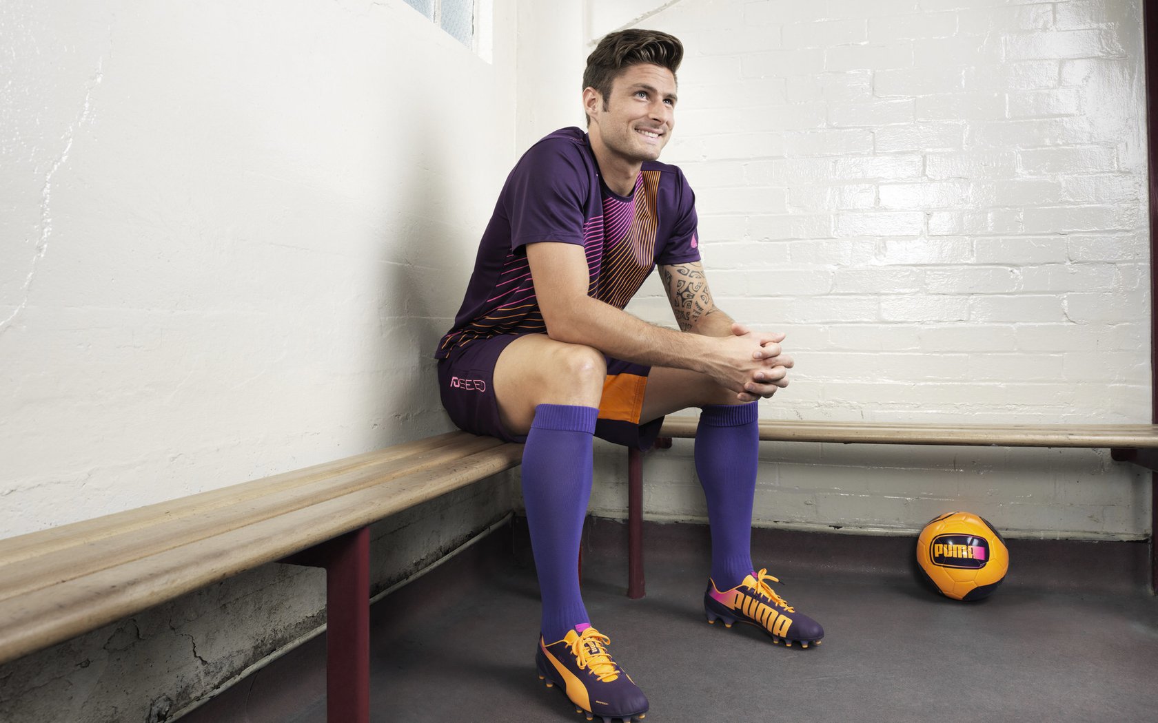 赛道与绿茵场的双重奏鸣,当F1年度争冠之夜遇见C罗的传奇突破